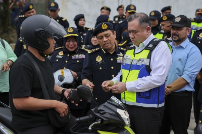 Anthony Loke warns commercial vehicle operators of suspension if fail safety audits