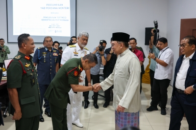 PM Anwar calls for defence-industry synergy to boost R&D