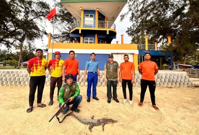 Crocodile shot at Tanjung Aru beach but search continues for more, public warned to stay out of water