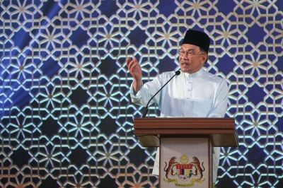 Anwar Ibrahim calls for end to actions disrupting unity, following Johor slapping incident