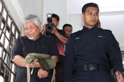 Elderly man claims trial to fresh charge of slapping non-Muslim for eating in public during Ramadan, after DNAA over earlier guilty plea