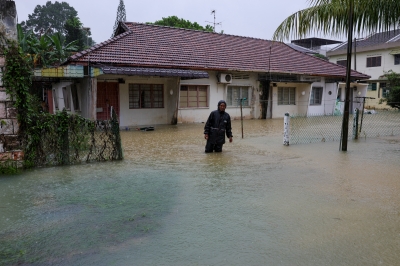 Heavy rain forces 20 Johor schools to close, two submerged