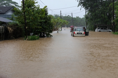 State govt will ‘act immediately’, assures Onn Hafiz as over 1,000 evacuated in Johor